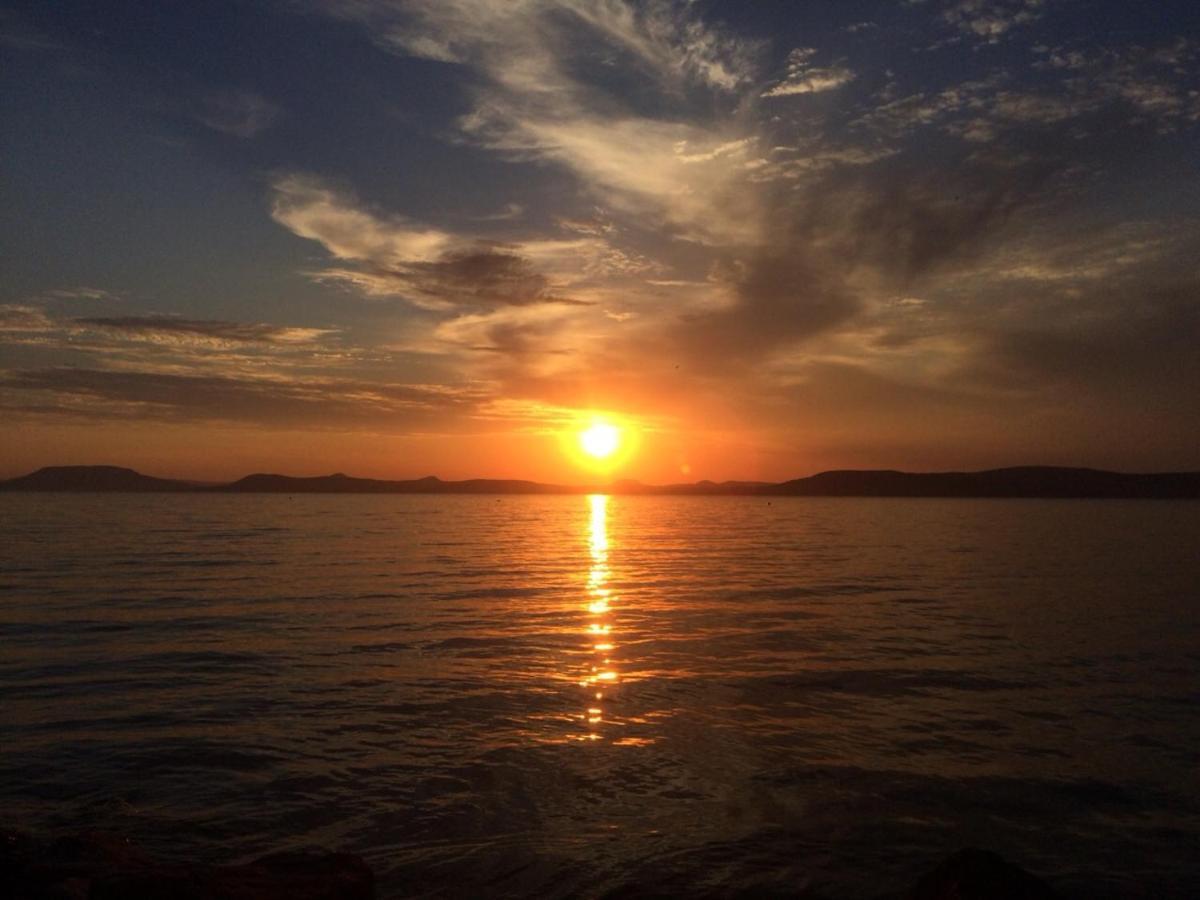 Grantek Üdülőház Balatonlelle Esterno foto