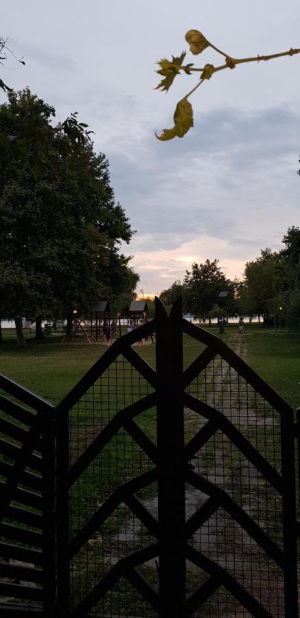 Grantek Üdülőház Balatonlelle Esterno foto
