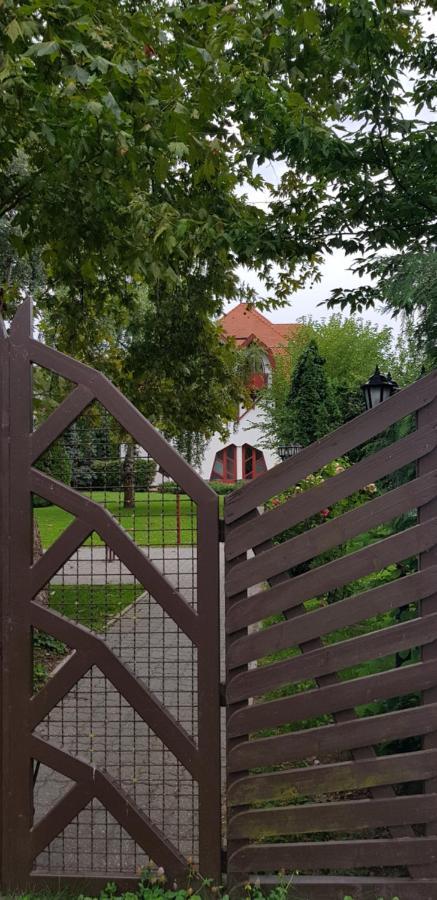 Grantek Üdülőház Balatonlelle Esterno foto