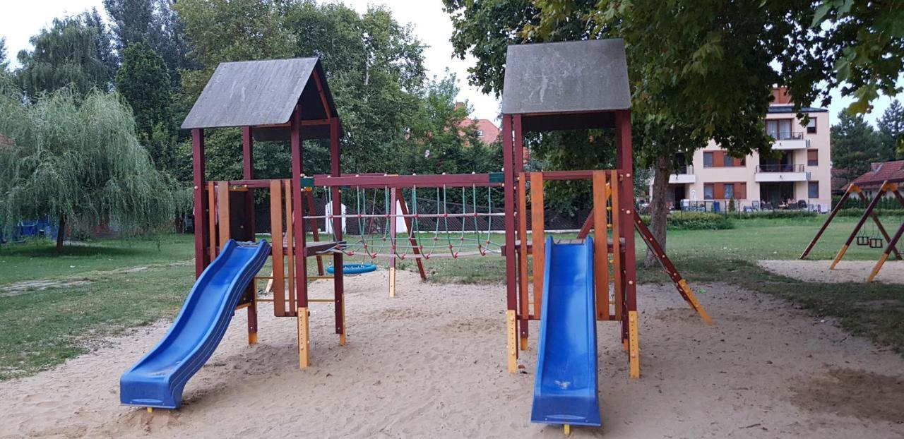 Grantek Üdülőház Balatonlelle Esterno foto